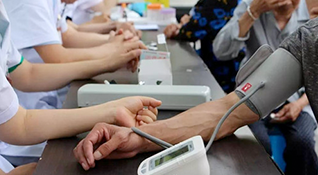 邦爾骨科“走企業(yè)、進社區(qū)、送健康”大型公益服務(wù)活動來到百妙社區(qū)